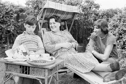 Roger Waters, Christine Hargreaves (mama) and Kevin Mckeon (little Pink)...